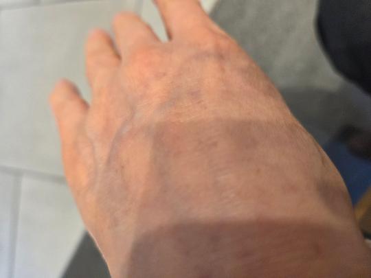 이미지에 맞는 alt값 넣어주세요.